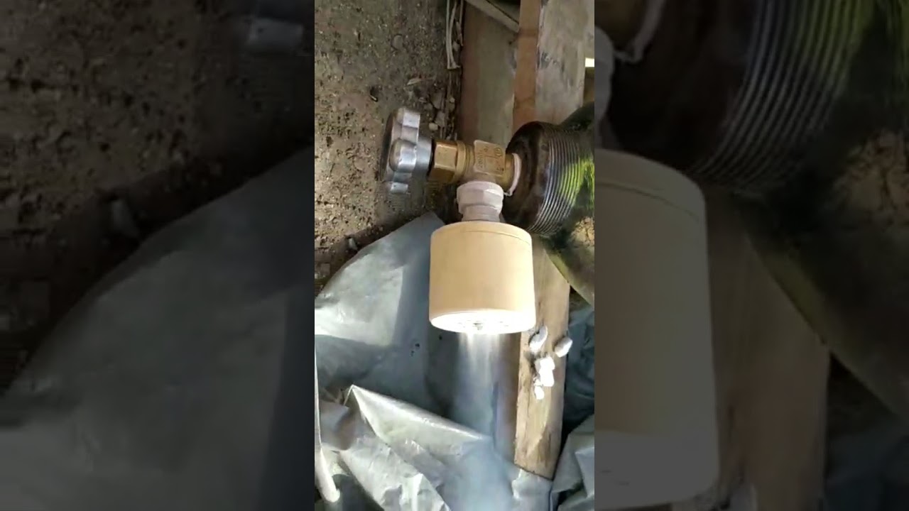 Таблетизатор для изготовления сухого льда.