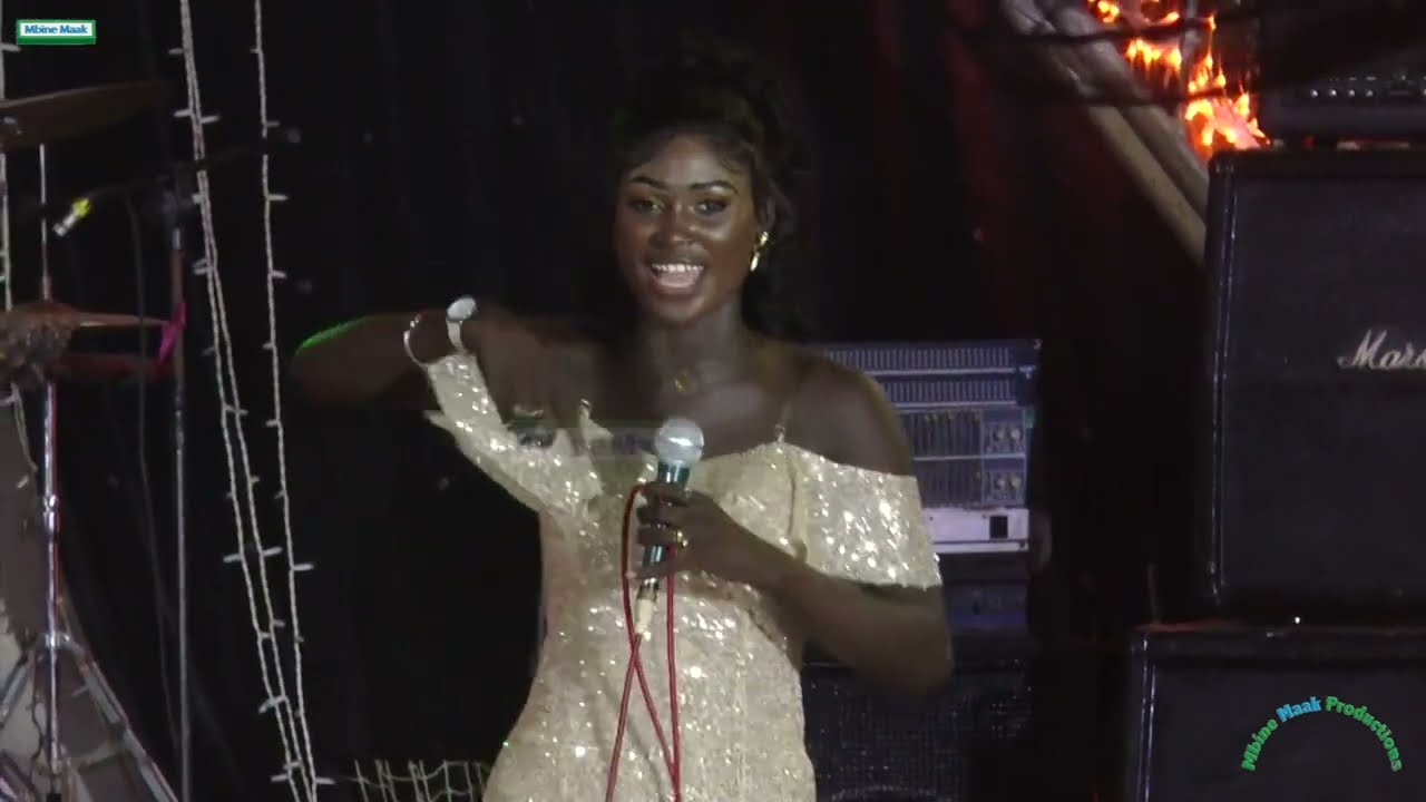 Mya Diaker (taaw mously) au Concert d'Umaga au yengoulène...