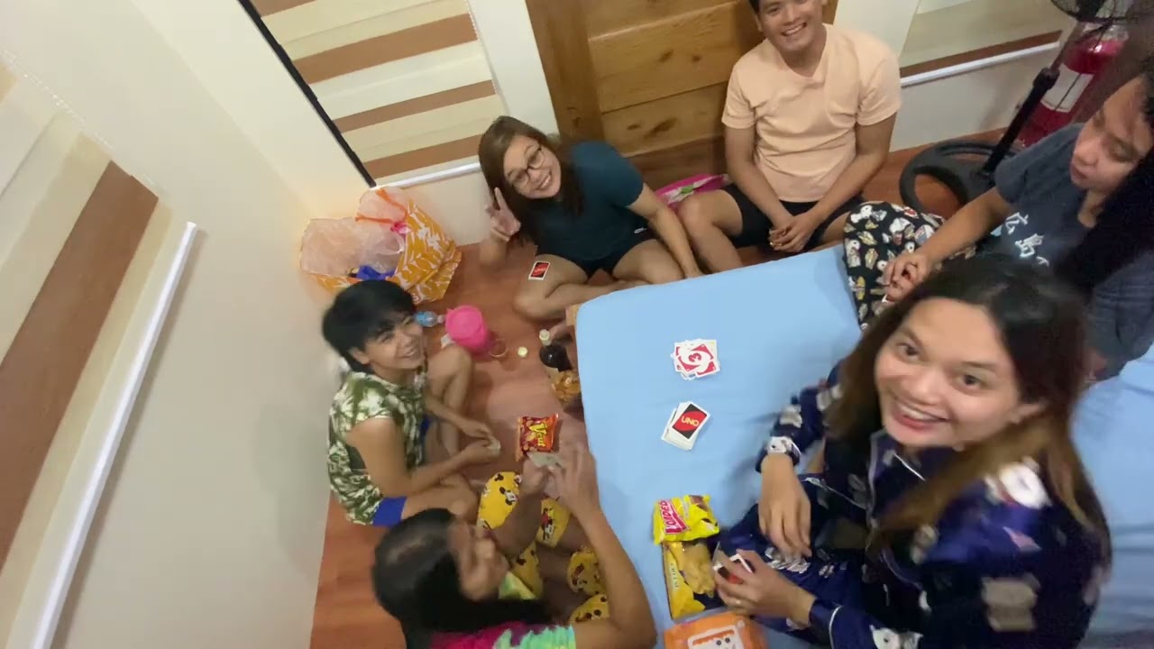 Playing Uno Cards_Part 1 (05/06/2023)