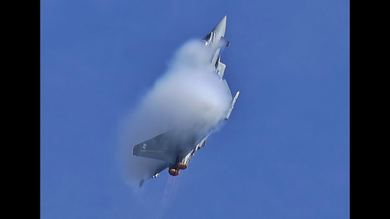 RAF Typhoon Display Team, having a Spluffing time.