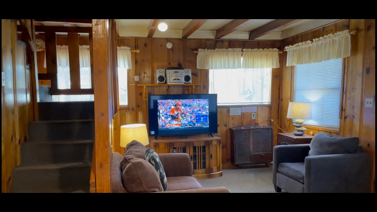 (GOLDEN BEAR COTTAGES) Big Bear Lake, CA. Staying in a 5 Bedroom Cabin. 9/21/2021. So RELAXING.