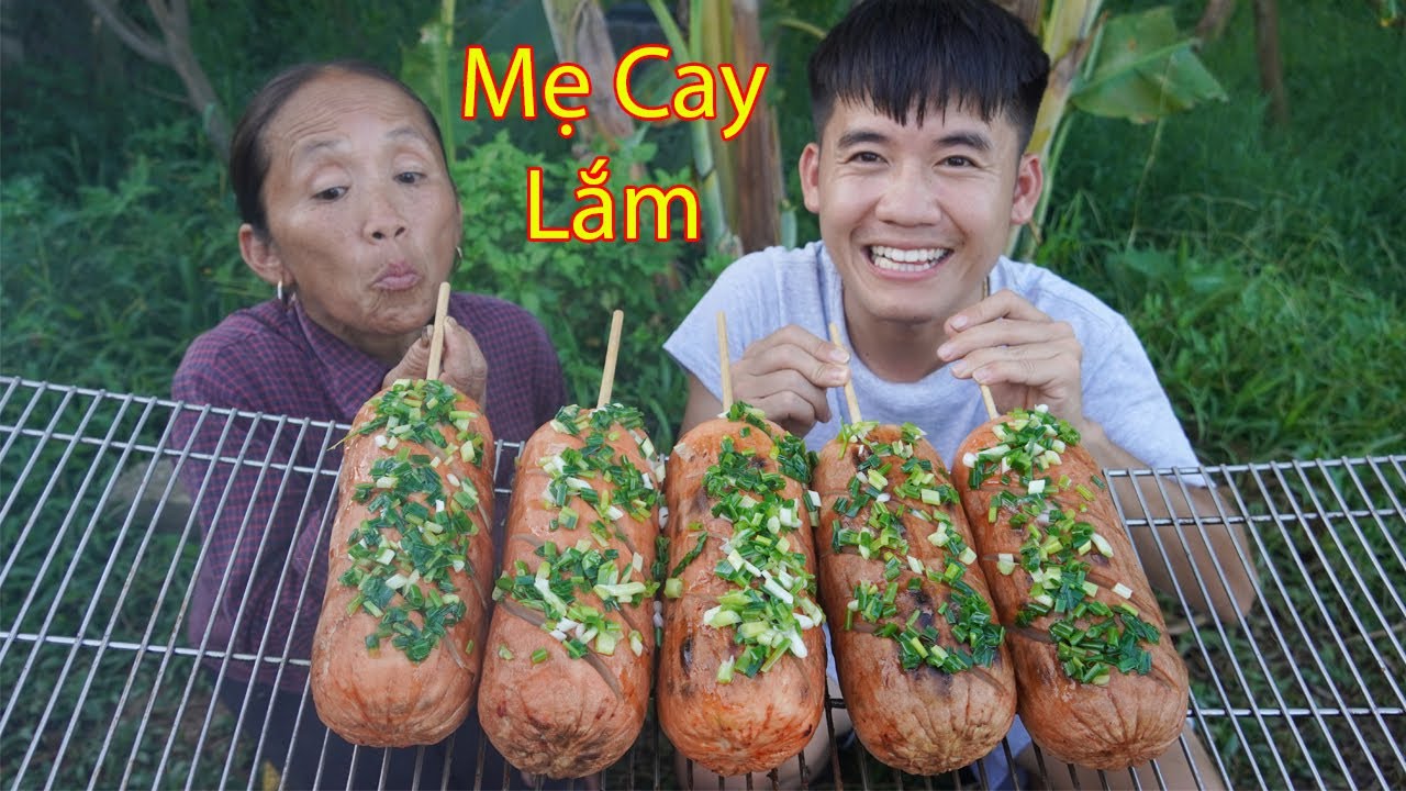 Hưng Vlog - Thử Thách Mẹ Bà Tân Vlog Ăn Xúc Xích Khổng Lồ Nướng Mỡ Hành Và Cái Kết