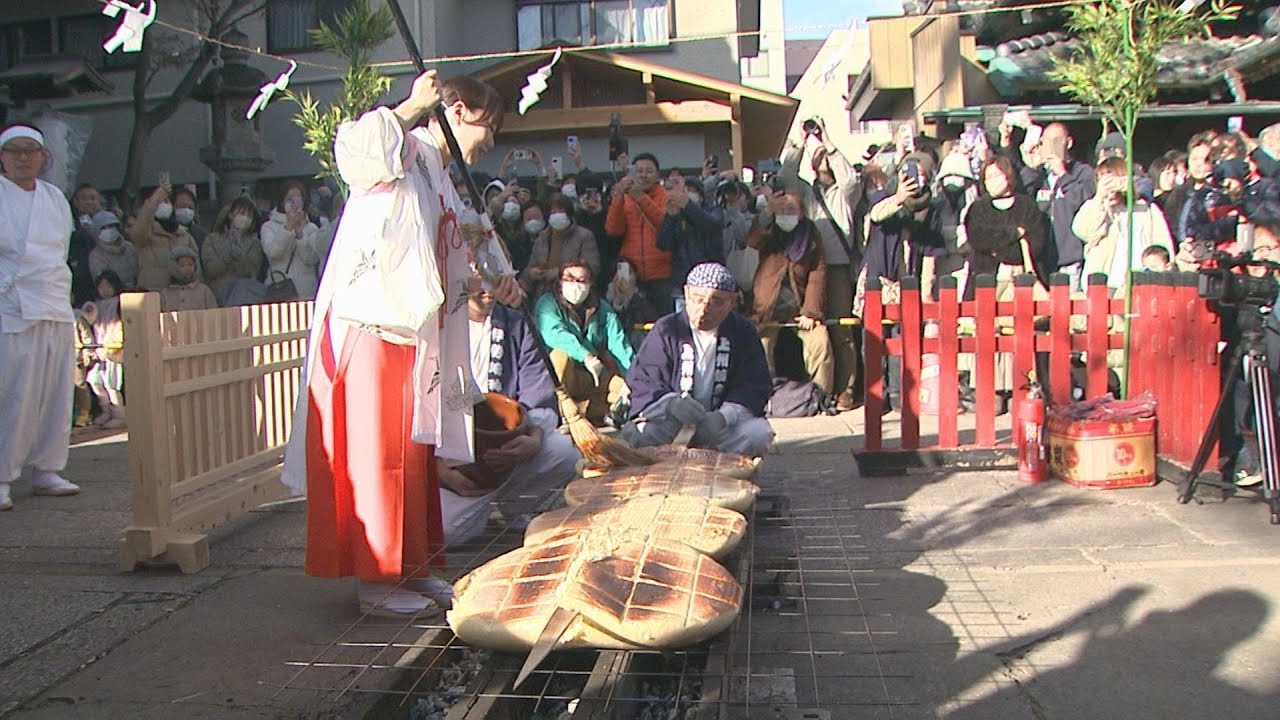 いせさき初市　福を求めて上州焼き饅祭にぎわう　群馬・伊勢崎市　(26/01/11)