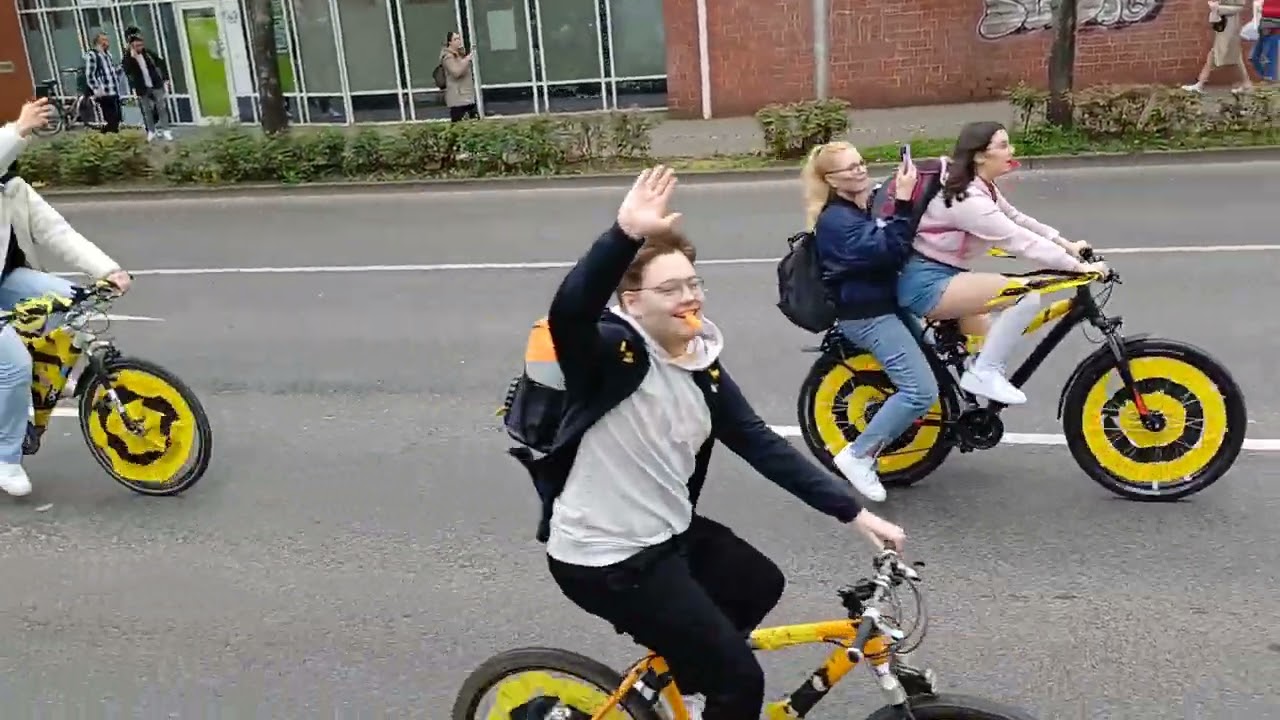 Abi 2024 GAW Gymnasium am Wirteltor Düren Fahrradcorso
