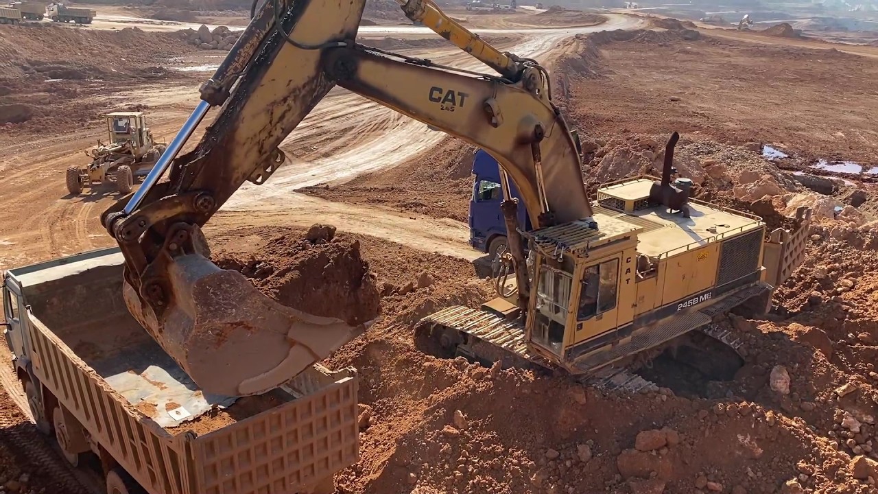 Old 120k Working Hours But Strong Cat 245B Excavator Loading 4 Axle Trucks