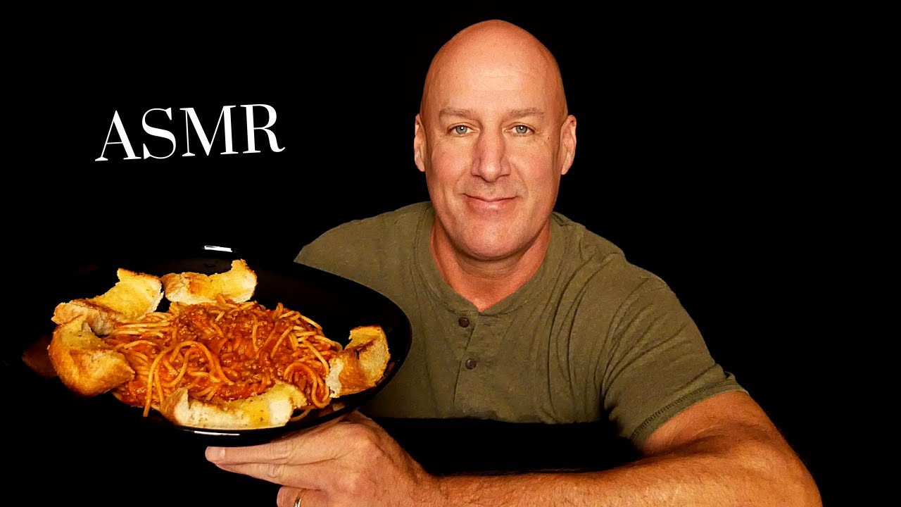 ASMR: SPAGHETTI DINNER WITH CRUNCHY GARLIC BREAD (EATING SOUNDS) SOFT SPOKEN
