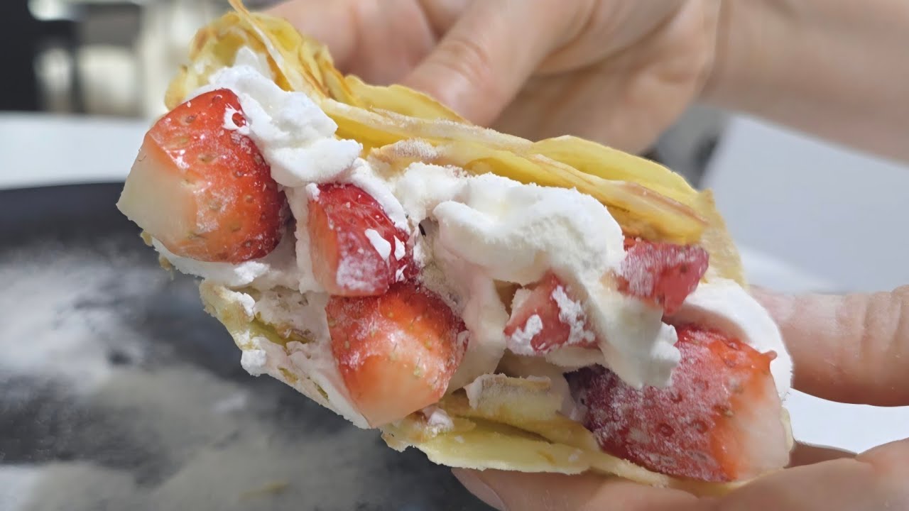 새콤 달콤 폭신한 딸기 크레페 집에서 만들기Strawberry Crepe