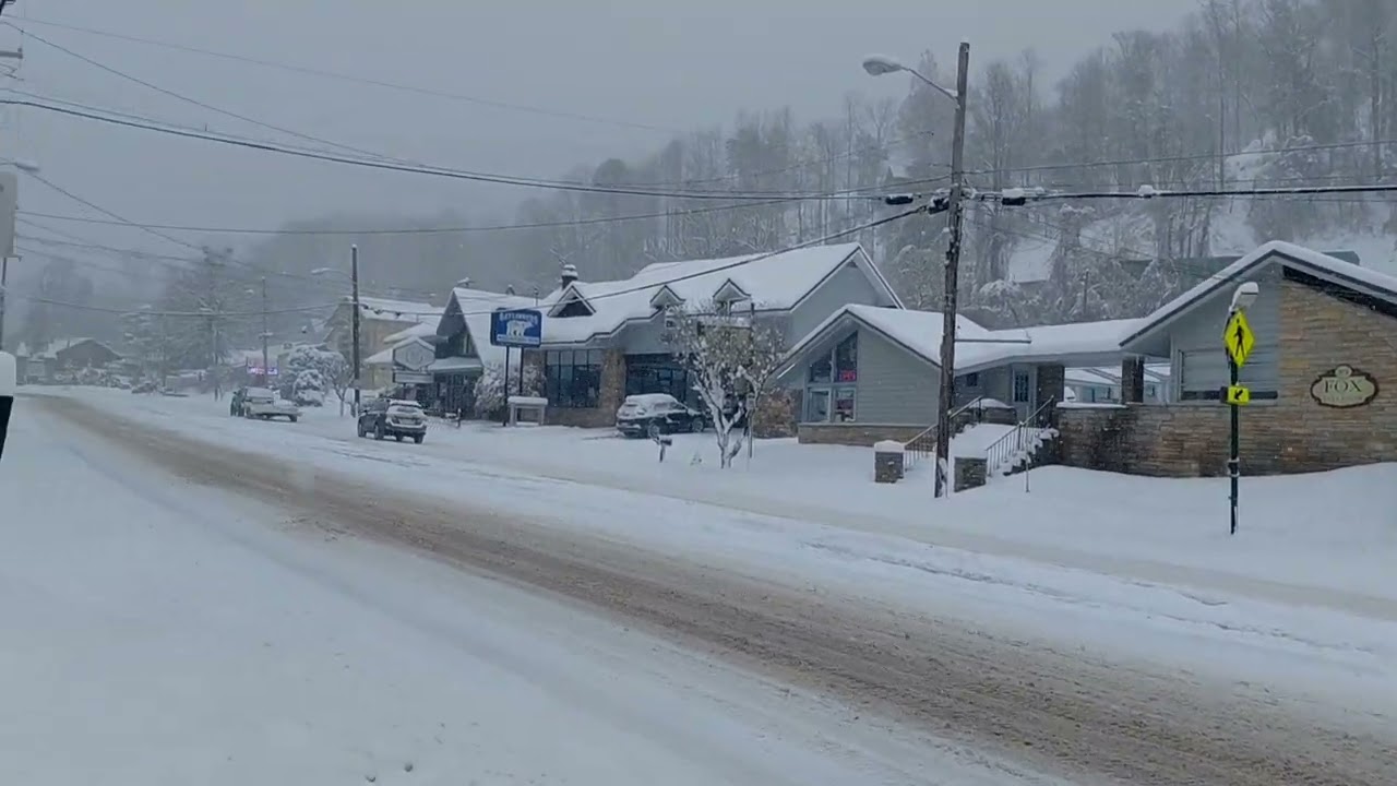 Gatlinburg Gets Its First Massive Snowfall in Years ❄️