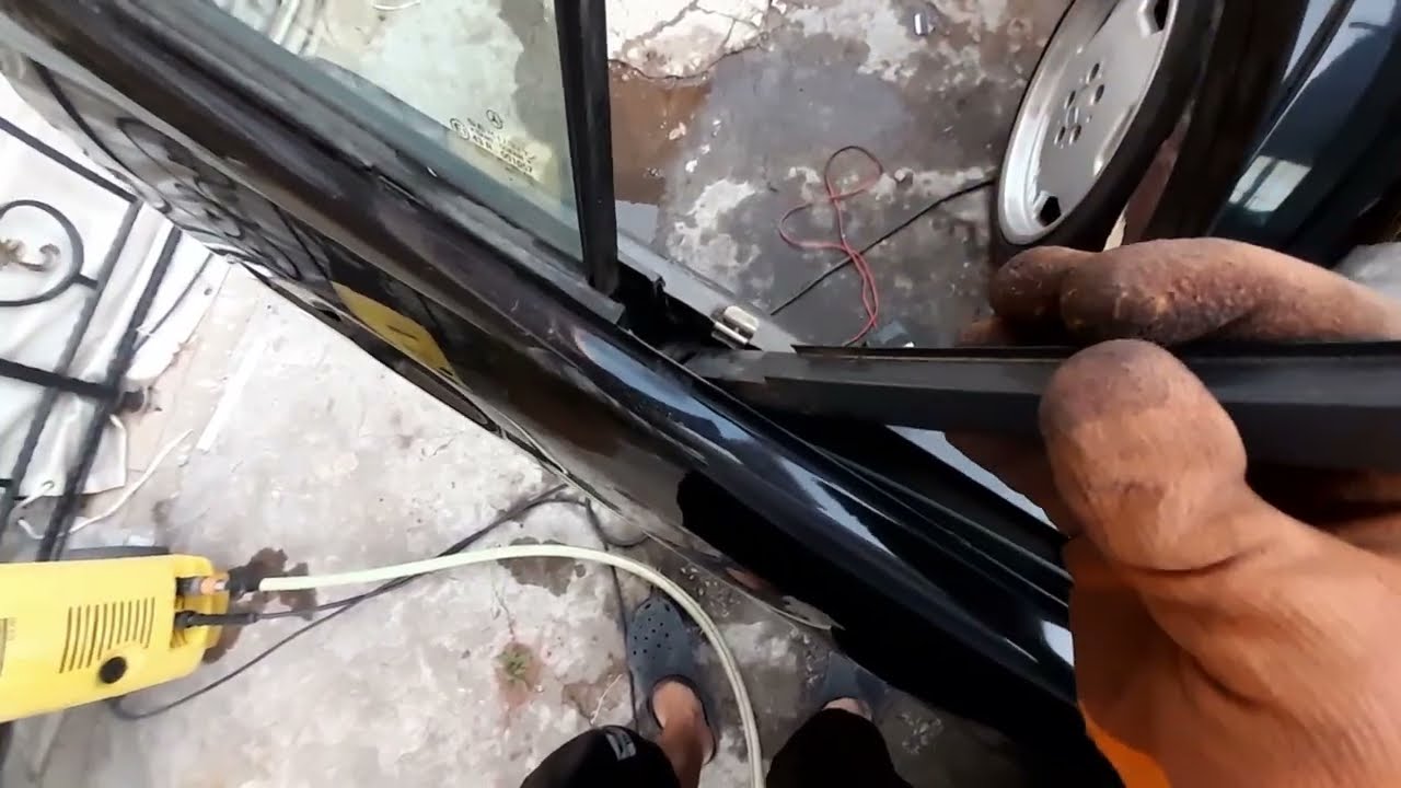 Mercedes-Benz w202 back door corner glass removal