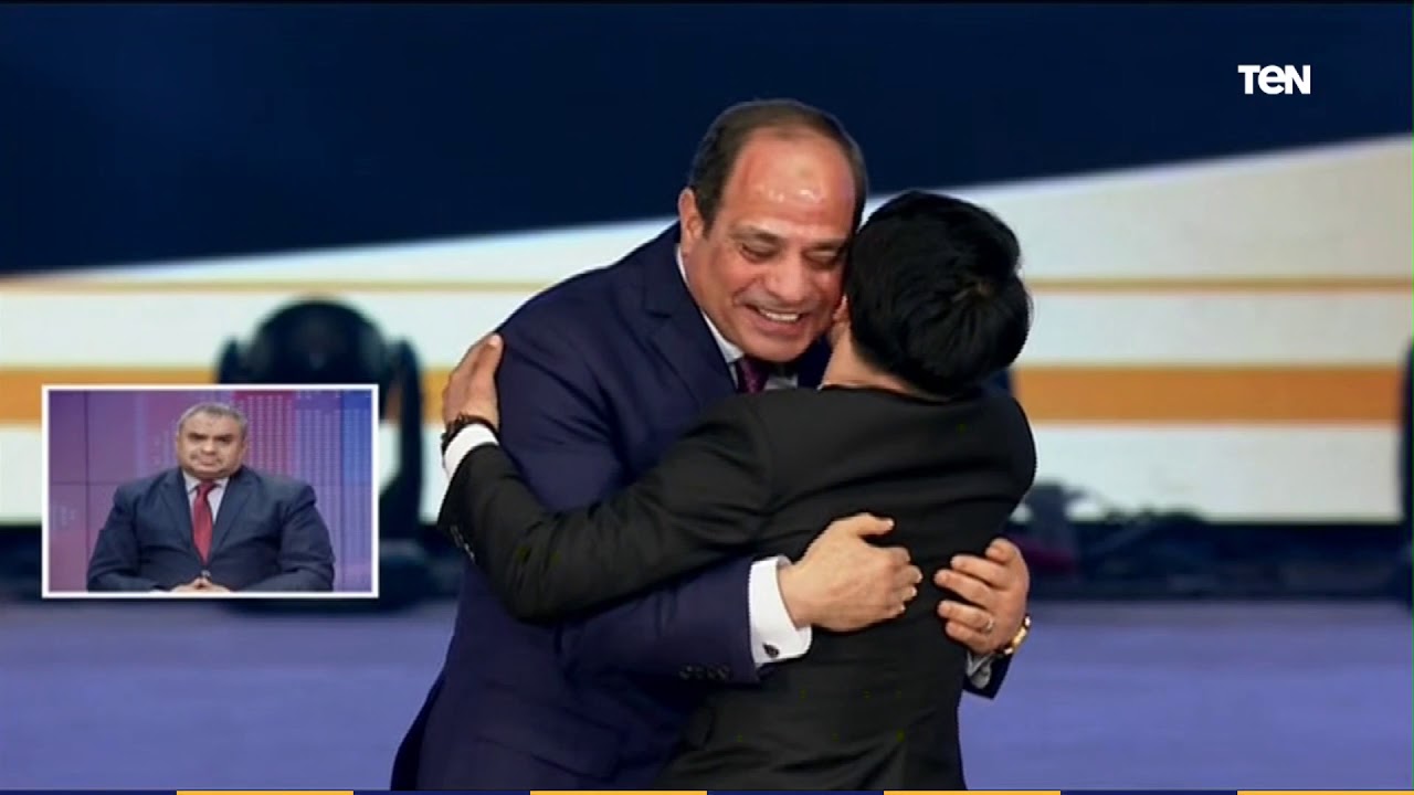 الرئيس السيسي يكرم عددا من أسر الموهوبين من ذوي الهمم