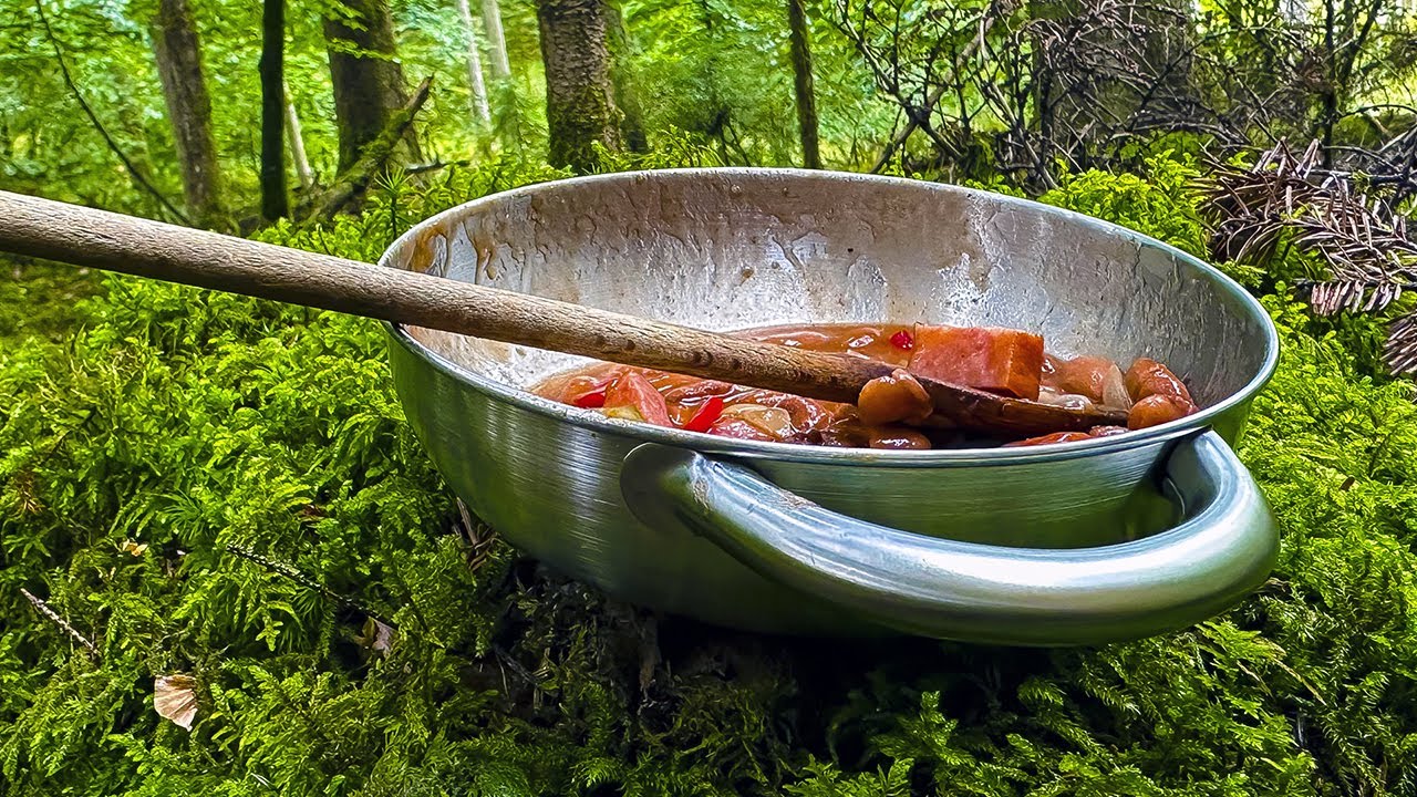 Chili Bohnen mit Cabanossi gekocht in der Wald-K&uuml;che [Outdoor Rezept]