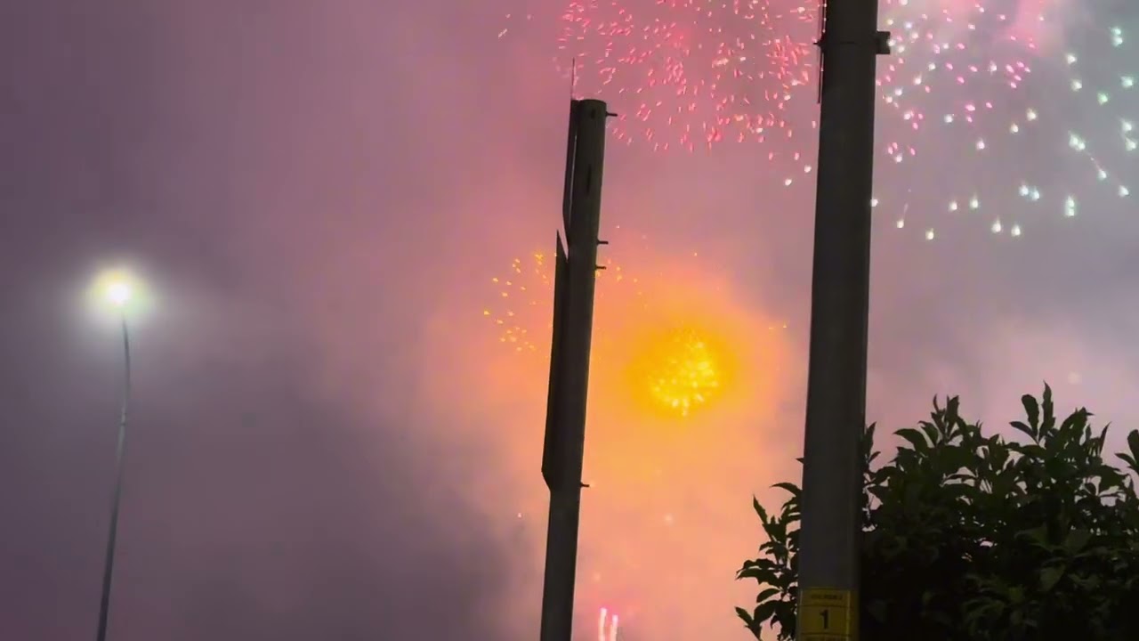 Happy new year 1/1/2026 chúc mừng năm mới xem bắn pháo bông ￼