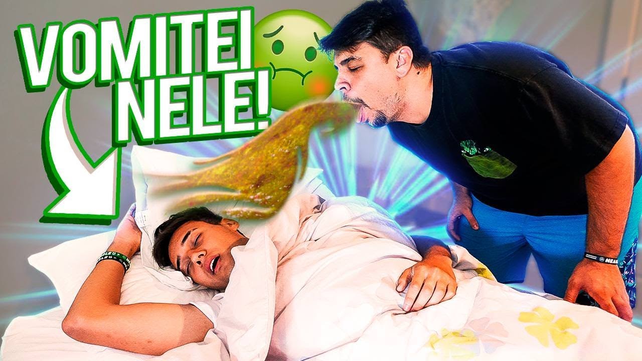 VOMITEI NO MEU AMIGO ENQUANTO ELE DORMIA (trollagem)