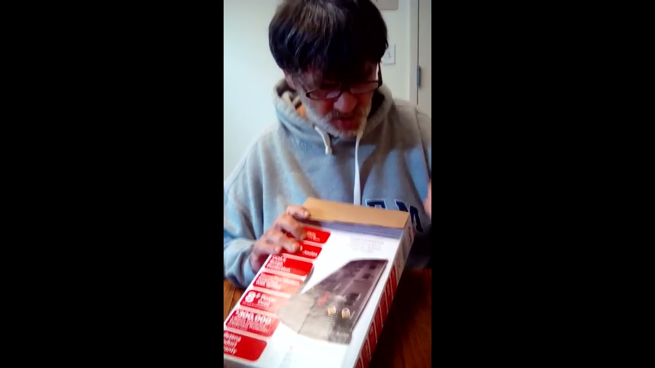Unboxing APC Surge Arrest Surge Protector Eleven Outlet Model P11VT3