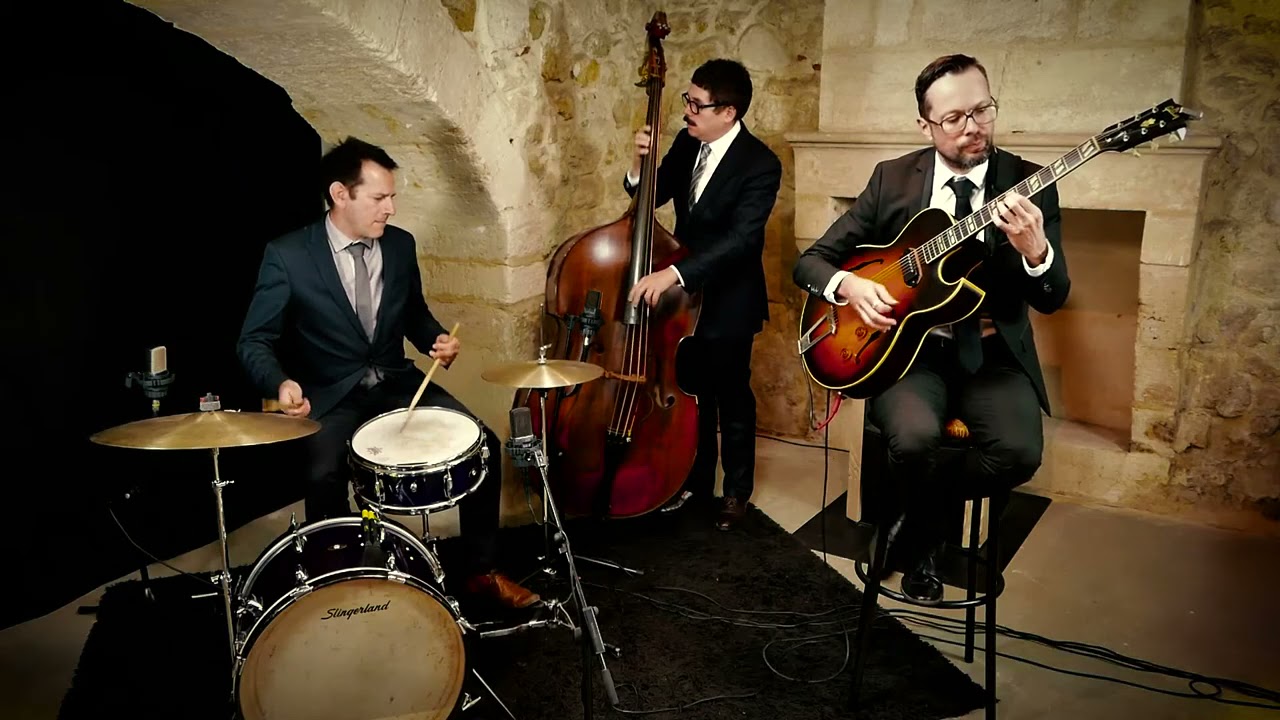 Shiny Stockings - Trio Guitare / Contrebasse / Batterie - Groupe jazz Animation Mariage Bordeaux