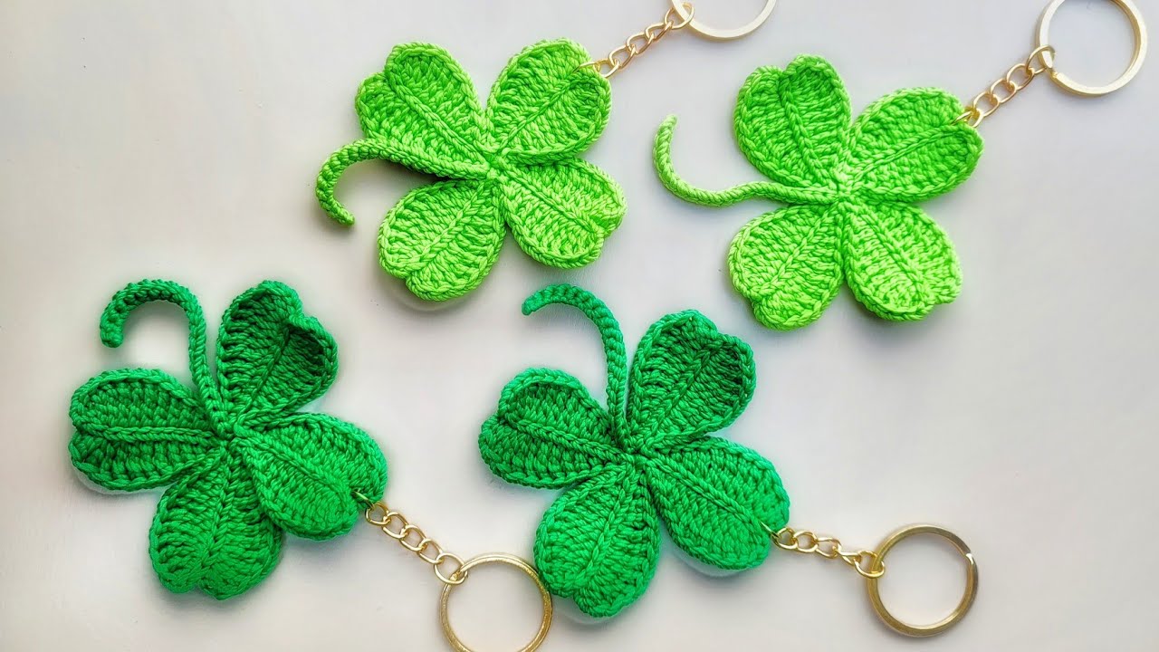 Clover Keychain Easy Crochet Tutorial #crochetkeychainideas #crochetkeychaintutorial #cloverpattern