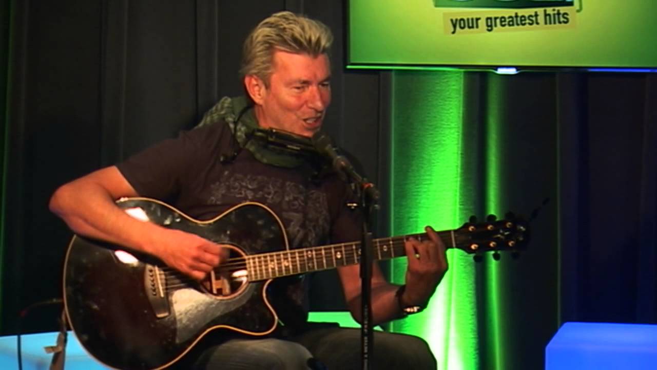 Paul Michiels - Lovin' Arms (live bij JOE)