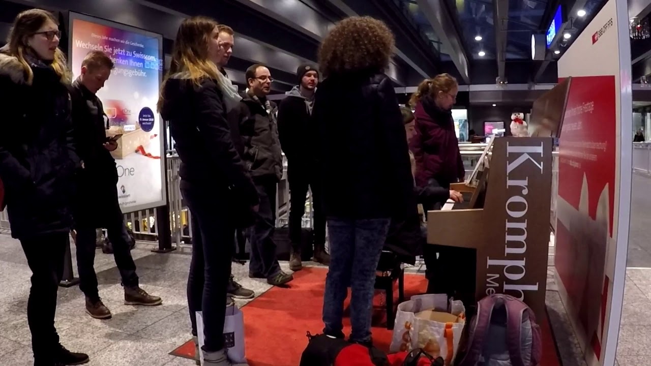 Play Piano Bahnhof Bern 2017