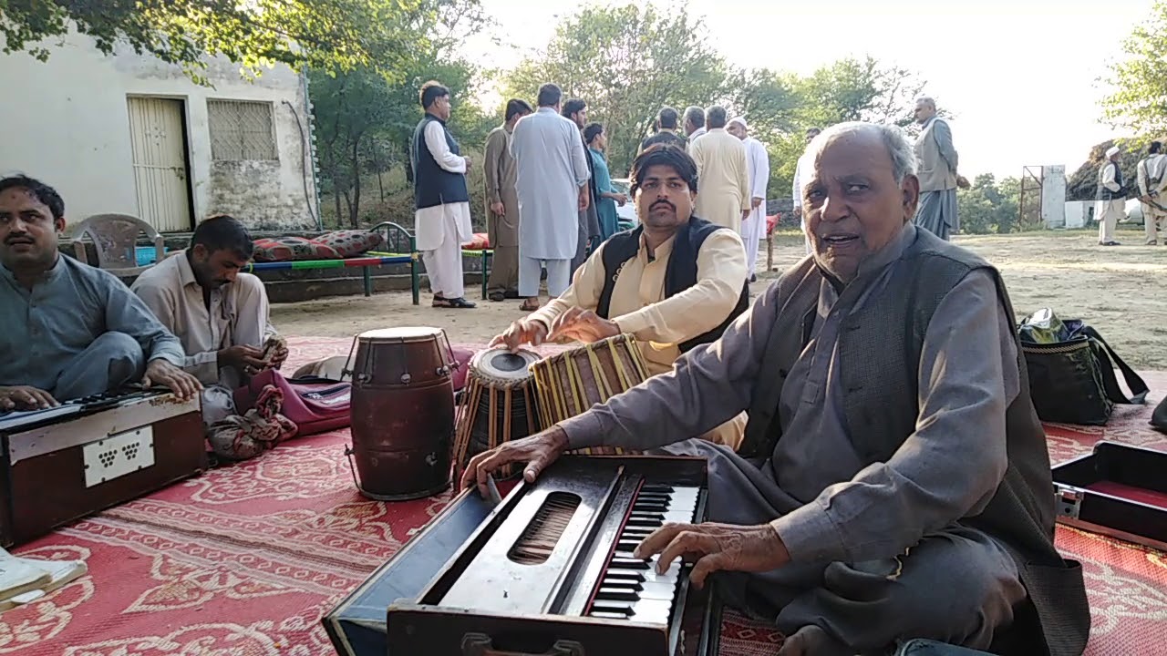 Ek Husn ke Dewi se muje pyar   by Farooq Ustad.   3. 11.  08