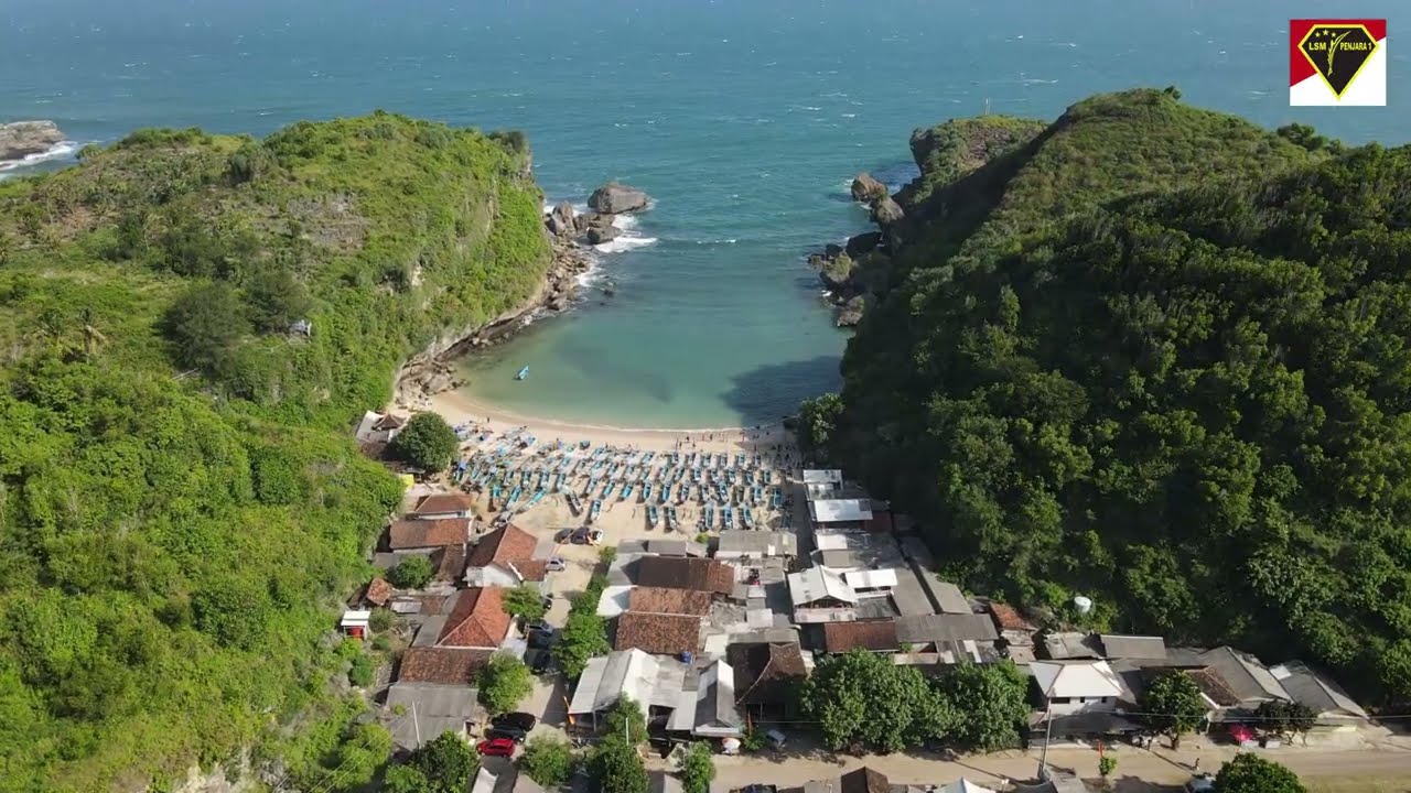 Drone View | 🌊 Laut, Tebing, dan Titik Sujud — Mushala Pantai Ngrenehan | LSM PENJARA 1 & POLRI 🤝