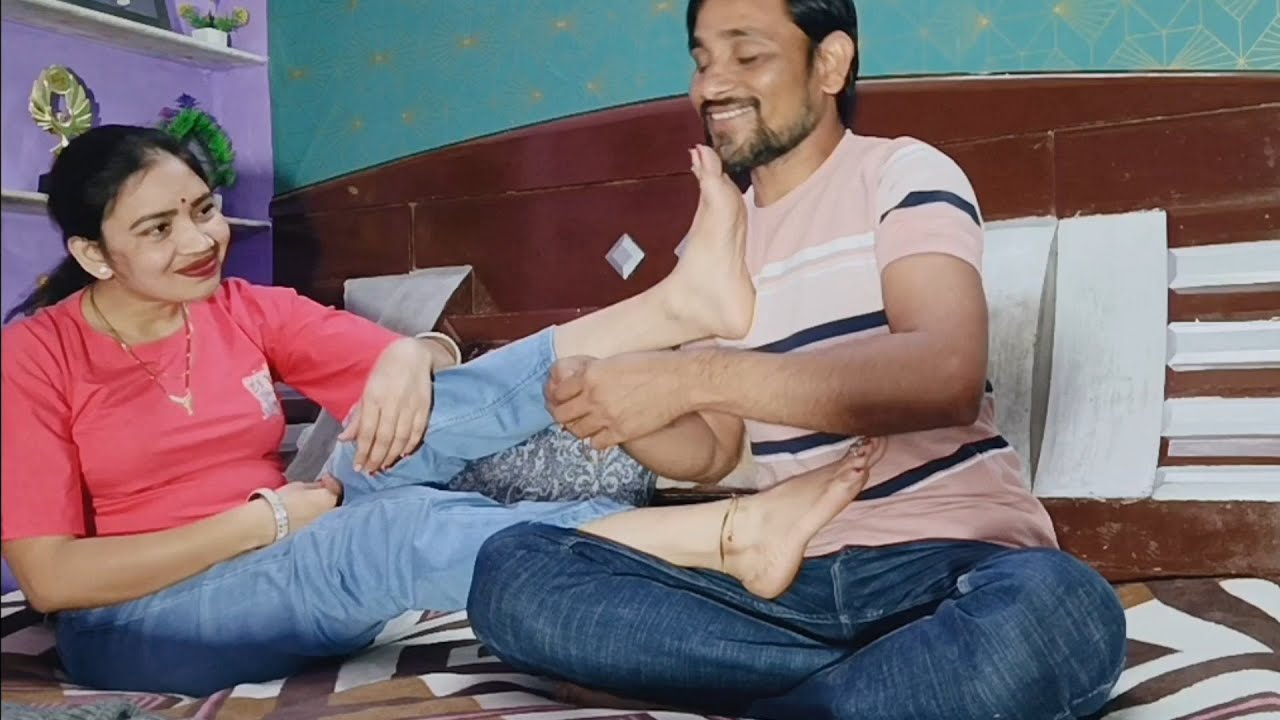 Golden Surprise for 🫢feet  | feet with golden anklets  | prank on wife | foot  massage prank 