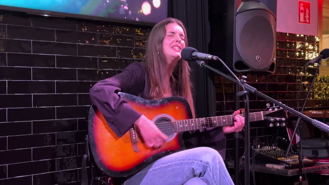 Feelin' Good (Nina Simone) - Nesi Zamora || Generator