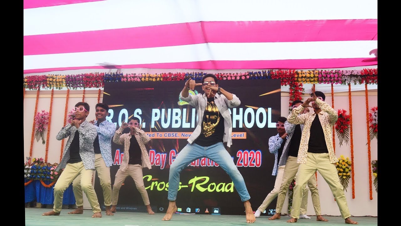 Funny dance performance on a fusion song