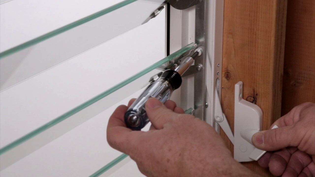 Jalousie Operator Installation