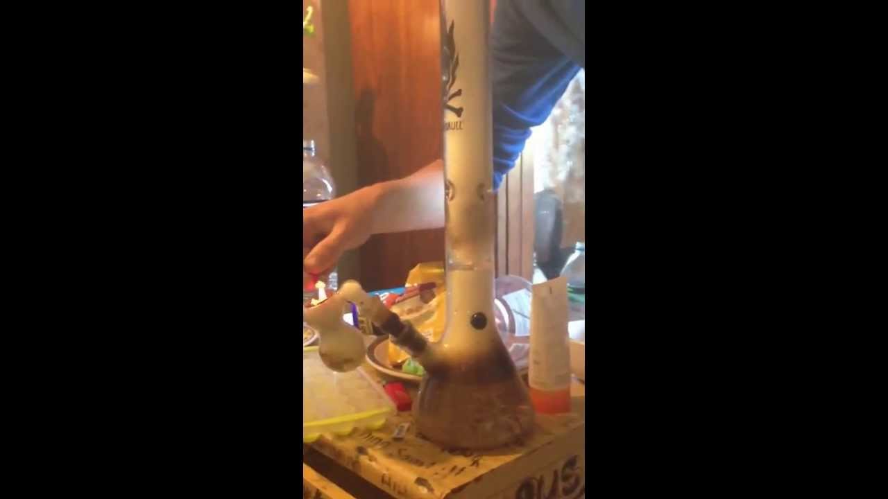 Black leaf flaming skull fat bong rip