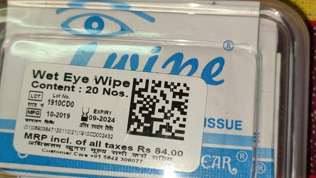 Unboxing Eye Wipe.