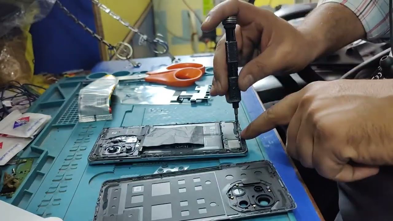 OnePlus 11 R display change...