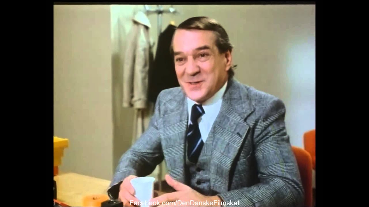 Familien Gyldenkål (1975) - Charles ved skattevæsenet