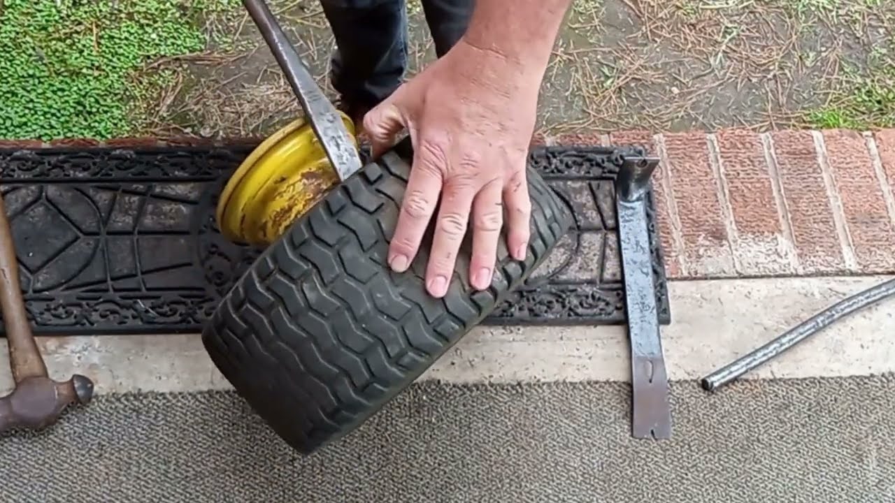 Как снять и установить новые шины 15x6.00-6 на газонокосилку. #smallenginerepair