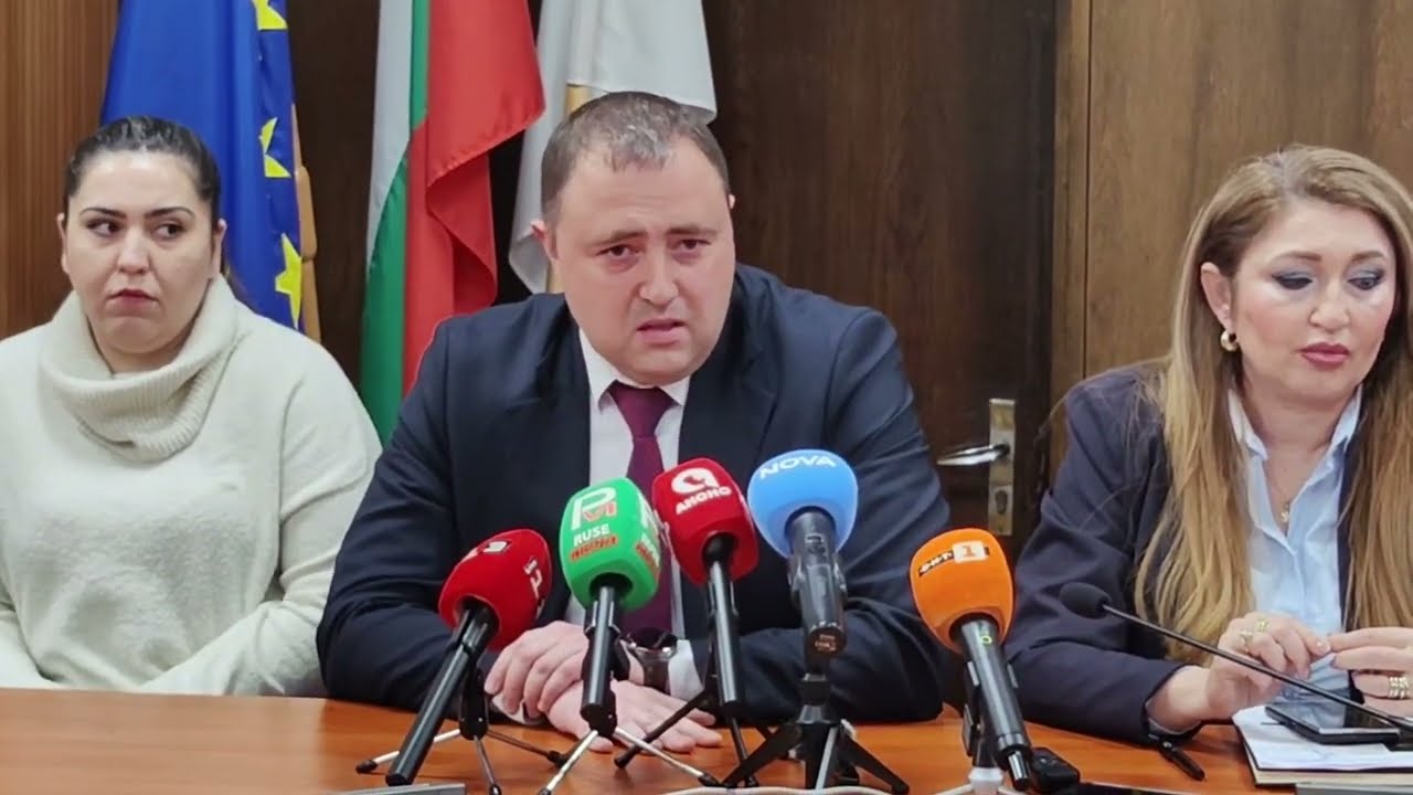 Зам.-кметът Лазаров: Запълваме дупките от първия възможен момент, хората работят