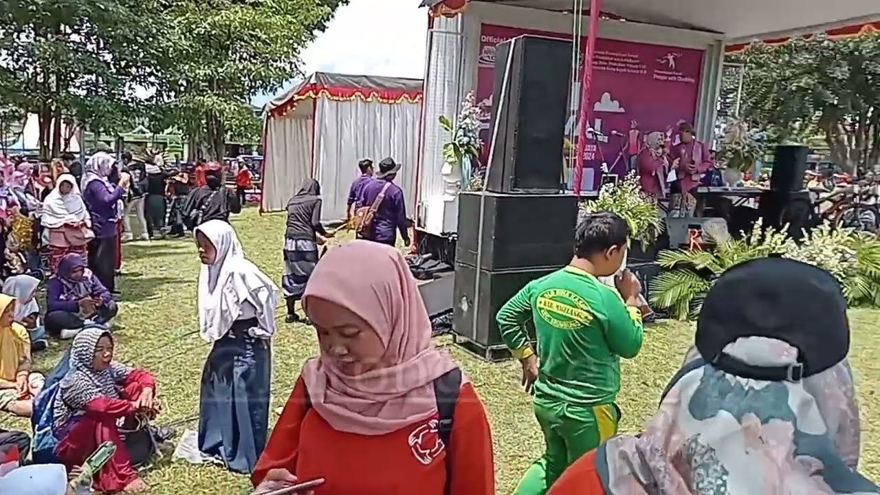Perform Grup Vokal SLB Temanggung Di Festival HDI