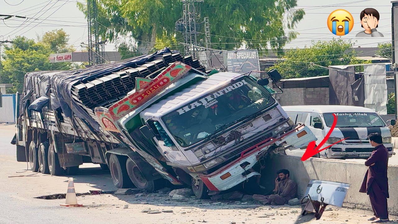 Load truck loses control on highway, Major accident, Emergency work underway