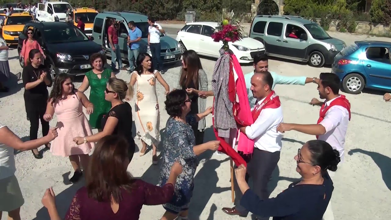 Bodrum sokaklarında deve ile ağırlık alımı