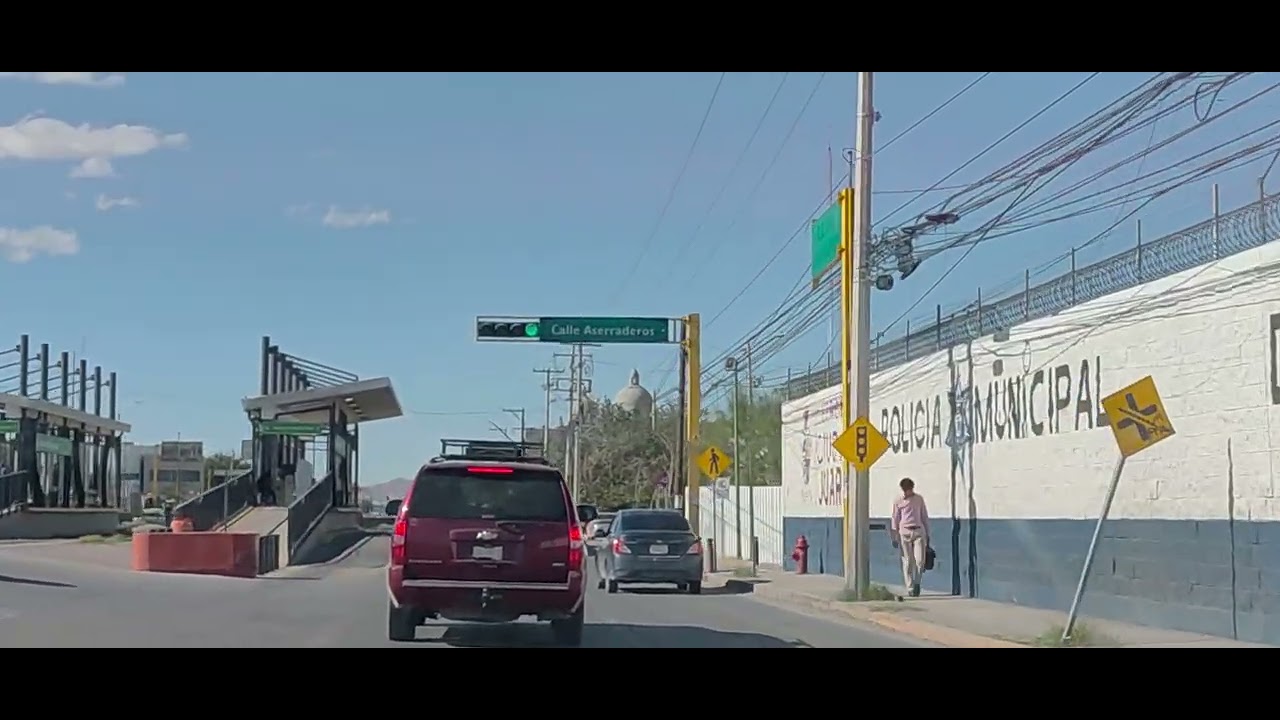 DE TARDE POR EL EJE VIAL JUAN GABRIEL..CIUDAD JUAREZ.