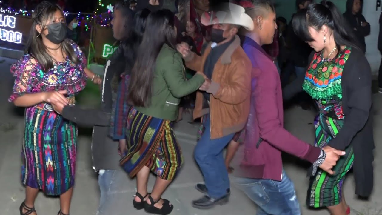 Eso tilin al baile tilin así se goza las chicas de pachojop cubulco y familia musical mix el tilin