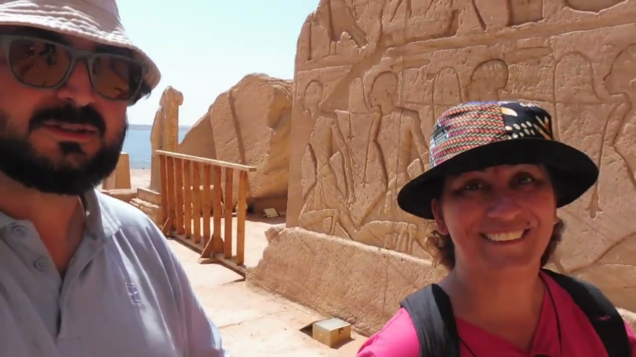 Abu Simbel, lungo la riva del lago Nasser....