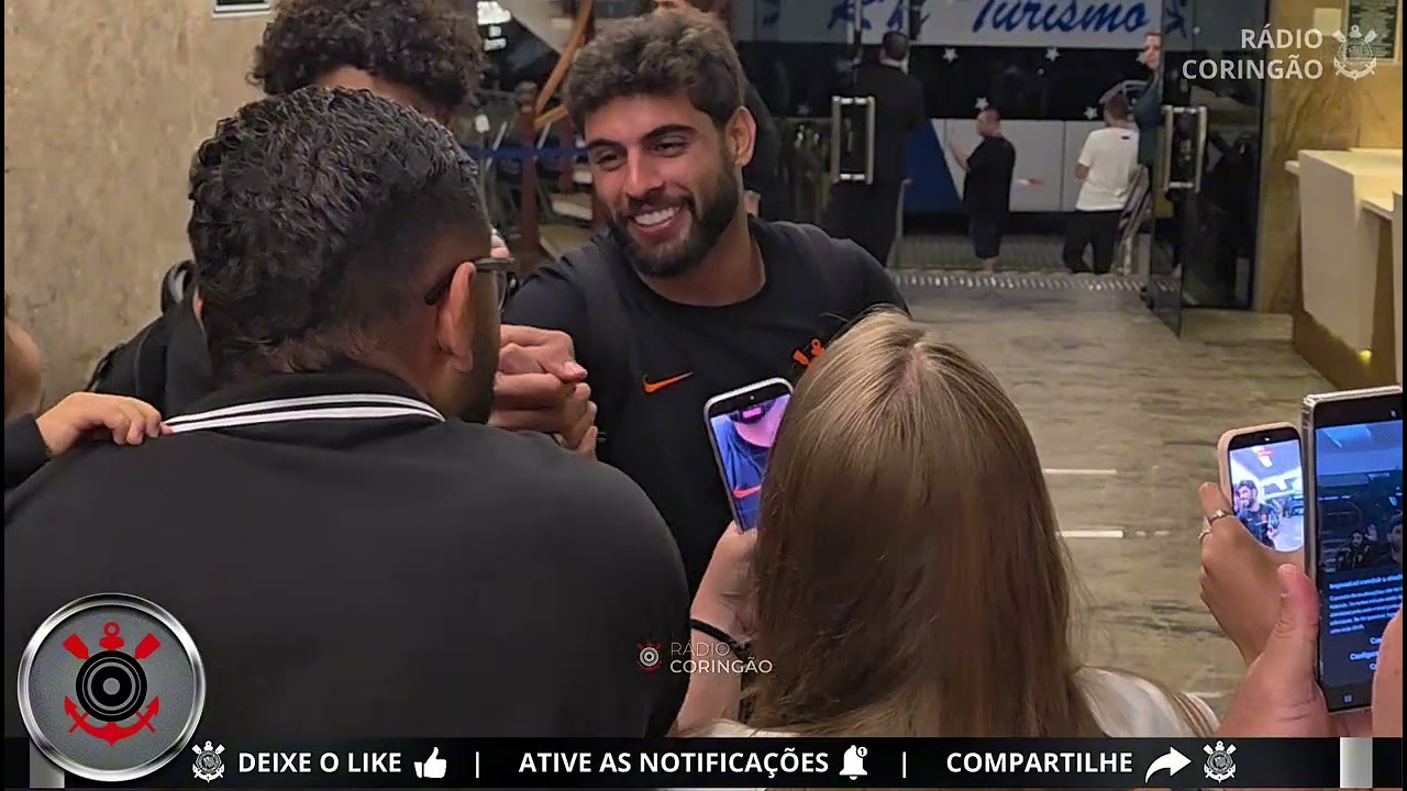 Corinthians chegou em Santos para estreia no Brasileirão 