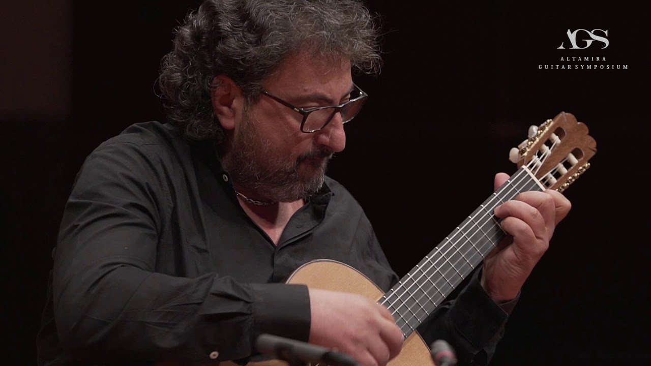 Aniello Desiderio plays El Testament d'Amelia (Llobet) on an Altamira Concert Guitar