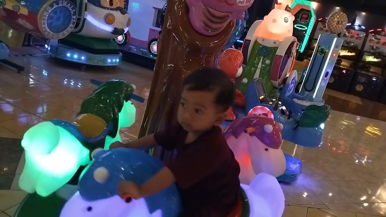 Arkan bermain di fun world 