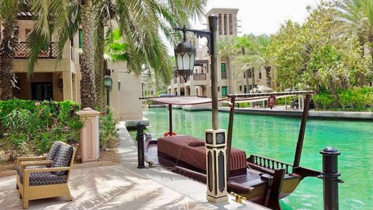 Dubai Madinat Jumeirah. Abra Boat Tour.