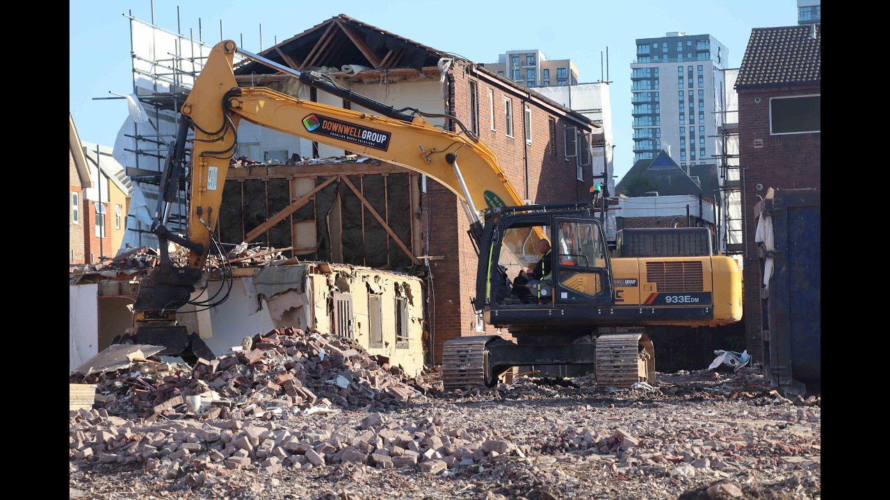 30 ton digger Demolition a building in Sutton South London on 2.03.2026 Day 13