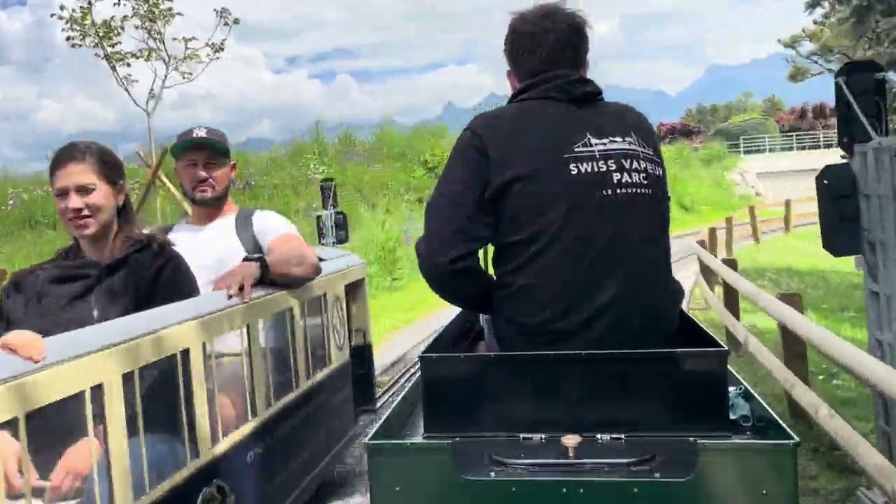 Salut tout monde j'ai une nouvelle vidéo aujourd'hui de train à vapeur Mölb au Swiss vapeur parc