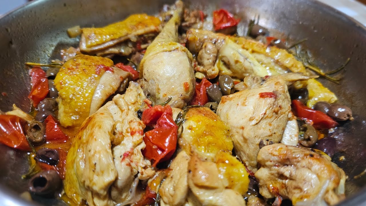 Pollo alla cacciatora con il pomodoro un piatto che profuma di casa ❤️👍 
