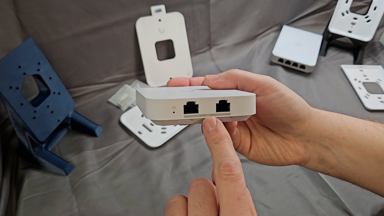 Распаковка, замеры, сравнение с Ubiquiti Unifi U7-IW и U6-IW.