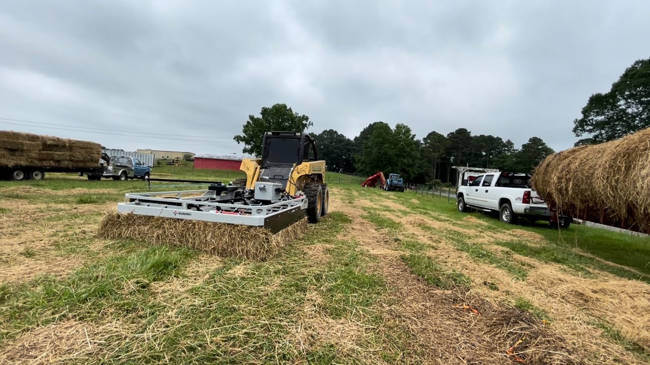 Norden KN510F Tie Grabber in action #farming#farmequipment#farmer#vlog#hay#trucking#tractor#barn