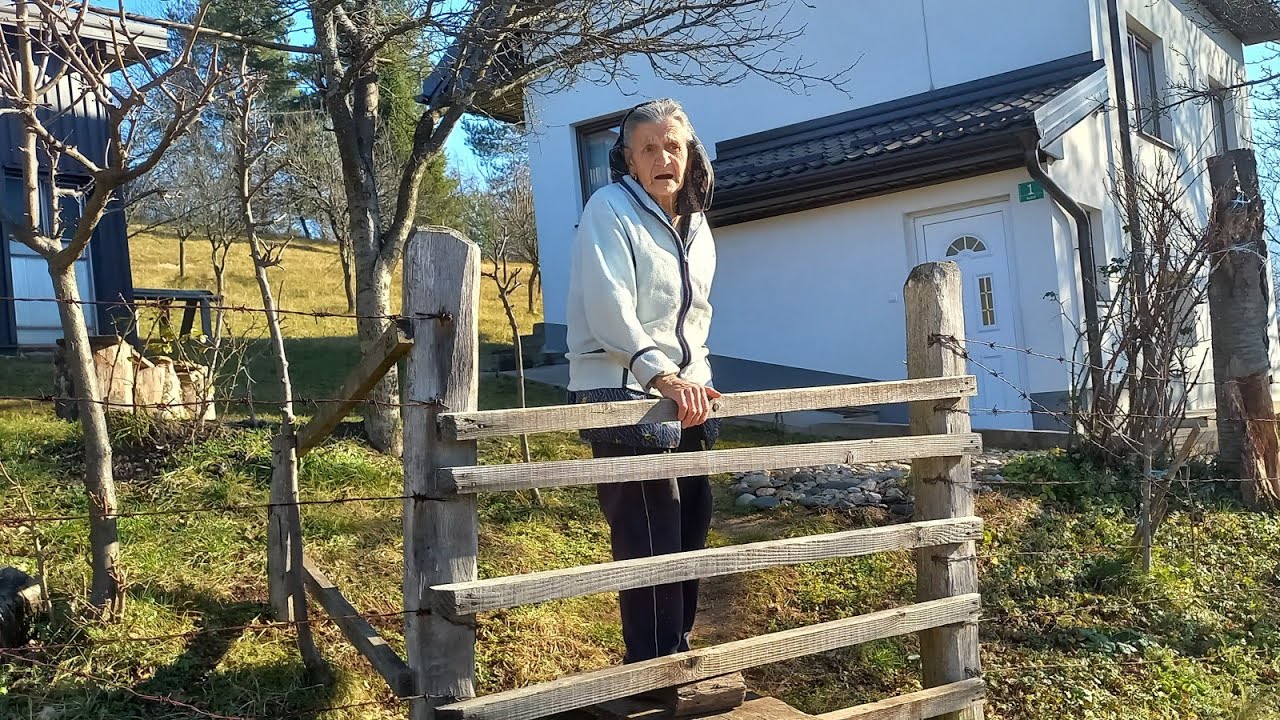 Baba Mare u 80-im godinama zivi sama,rado doceka sve dobronamjerne ljude